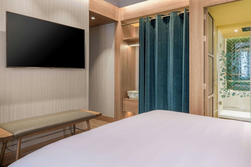 Querencia de Sevilla Autograph Collection Deluxe Room, 1 Queen Bed, Non Smoking 3