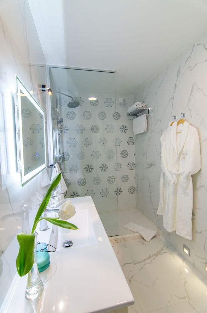 Lido by Phoenicia Deluxe Twin Room 11