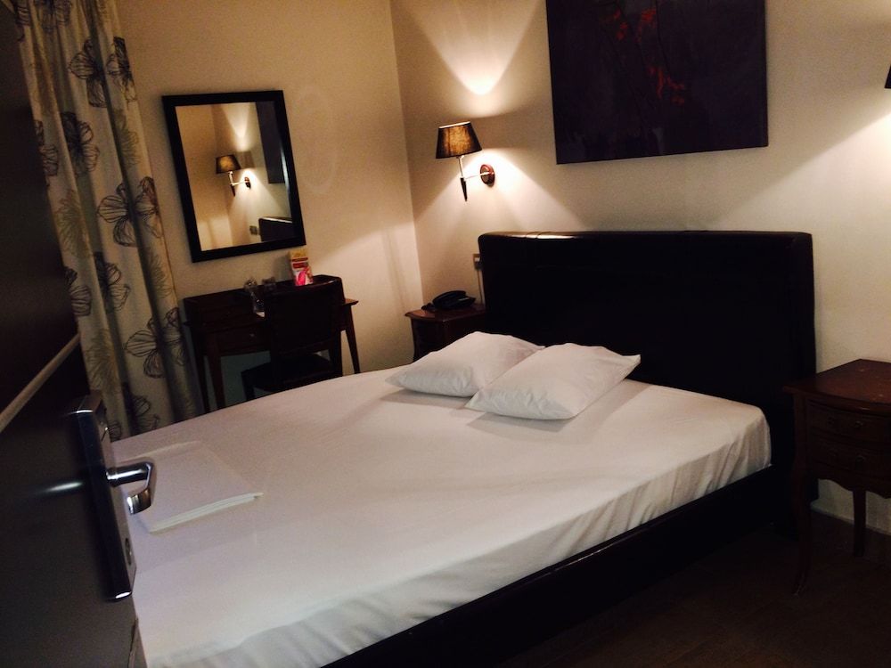 Olympic Fashion Hotels Economy Room (Semi basement)