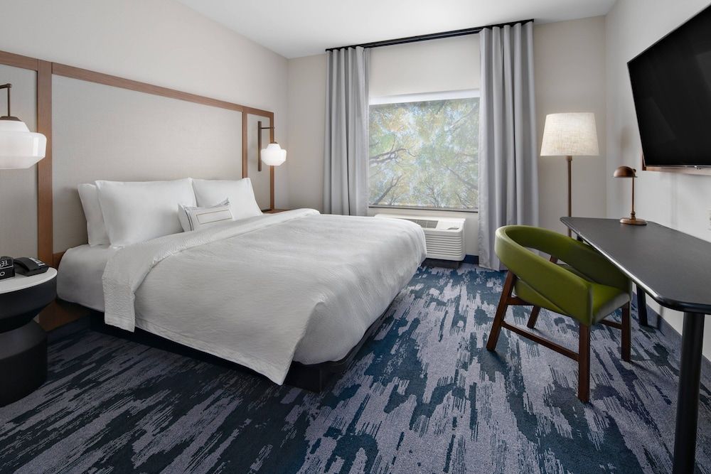 Room, 1 King Bed (Hearing Accessible)