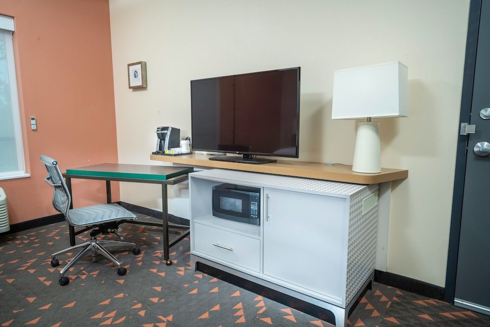 Standard Room, 1 King Bed, Accessible Bathtub (Communication, Accessible Tub)