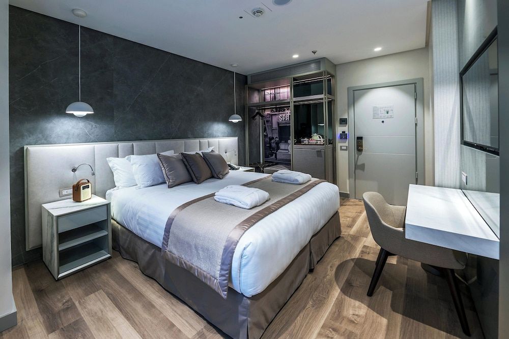 The Regency, Rome, A Tribute Portfolio Hotel Classic Room, 1 King Bed, Non Smoking 2