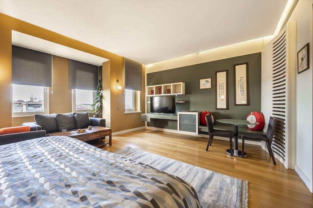 Ansen Suites Superior Suite 9