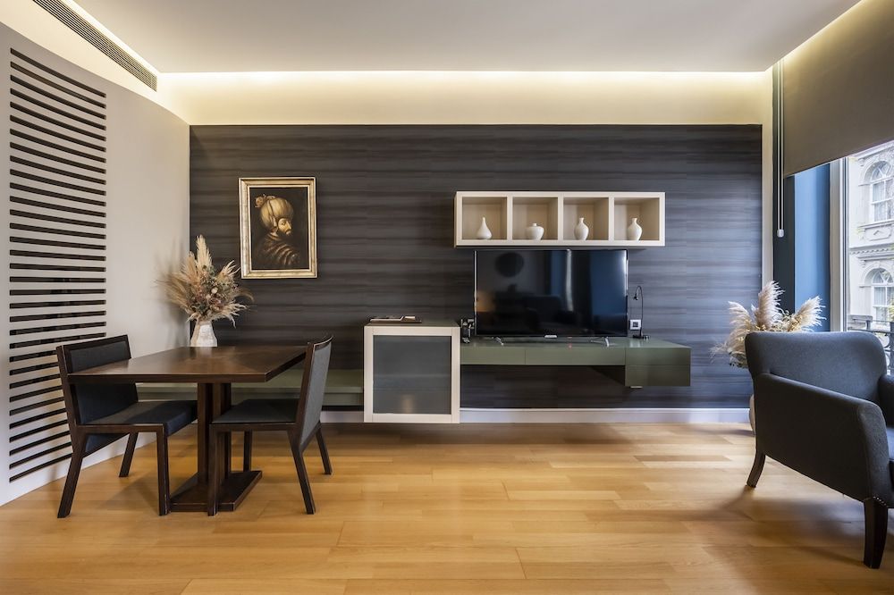 Ansen Suites Superior Suite 72