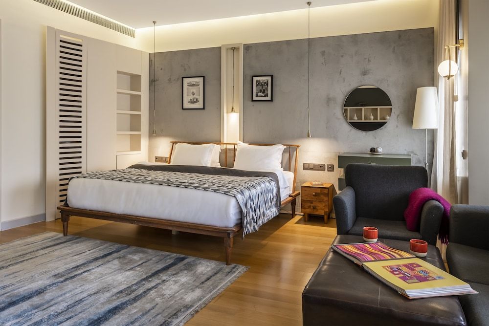 Ansen Suites Superior Suite 25