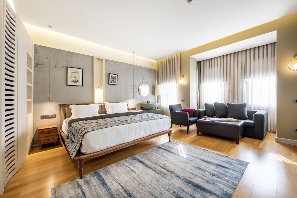 Ansen Suites Superior Suite 26