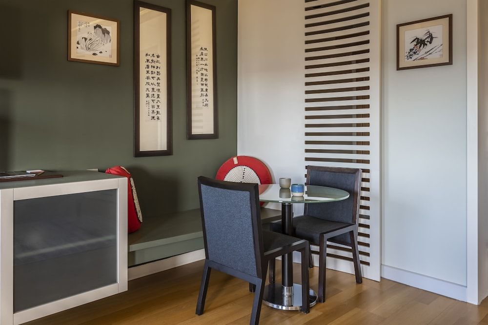 Ansen Suites Superior Suite 70