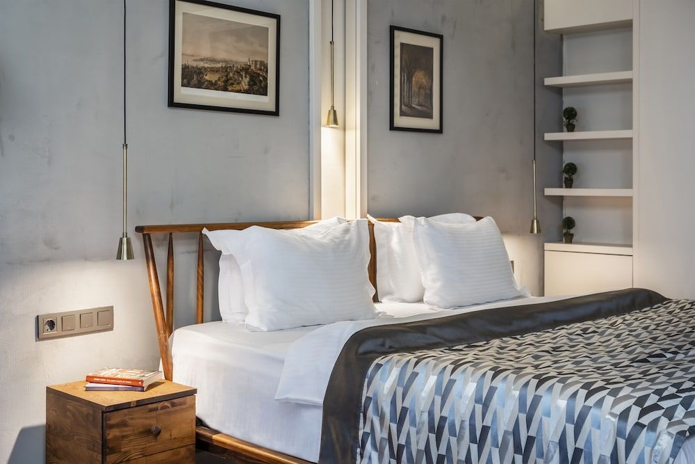 undefined Ansen Suites 8