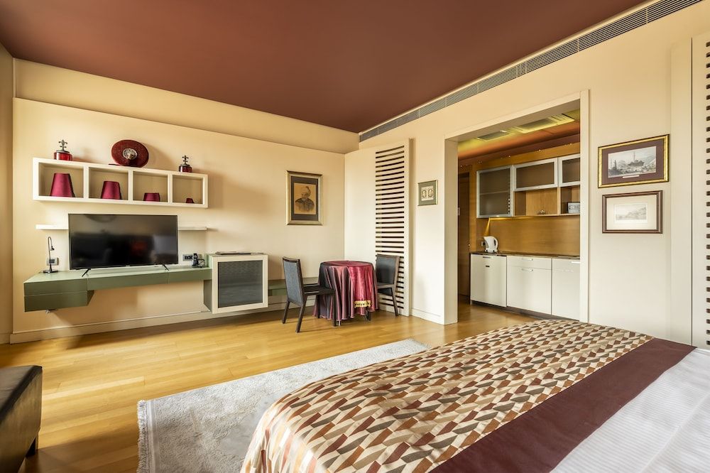 Ansen Suites Superior Suite 48