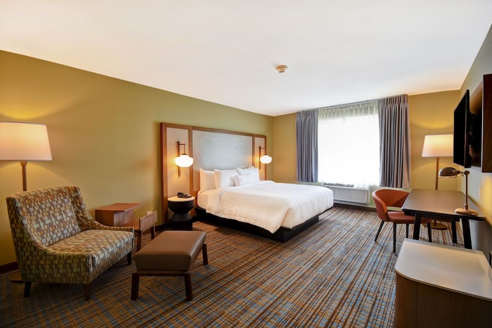 Room, 1 King Bed, Non Smoking (Hearing Accessible)