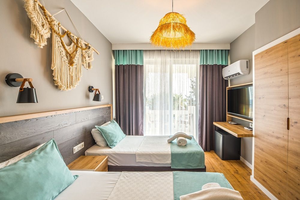 undefined Royal City Hotel 4