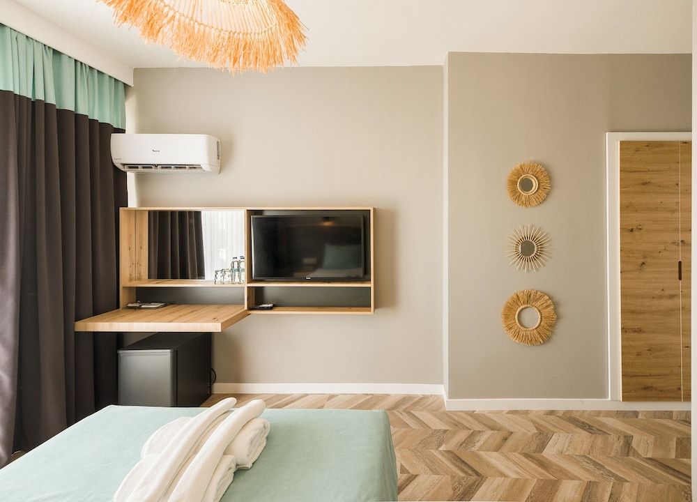 undefined Royal City Hotel 8