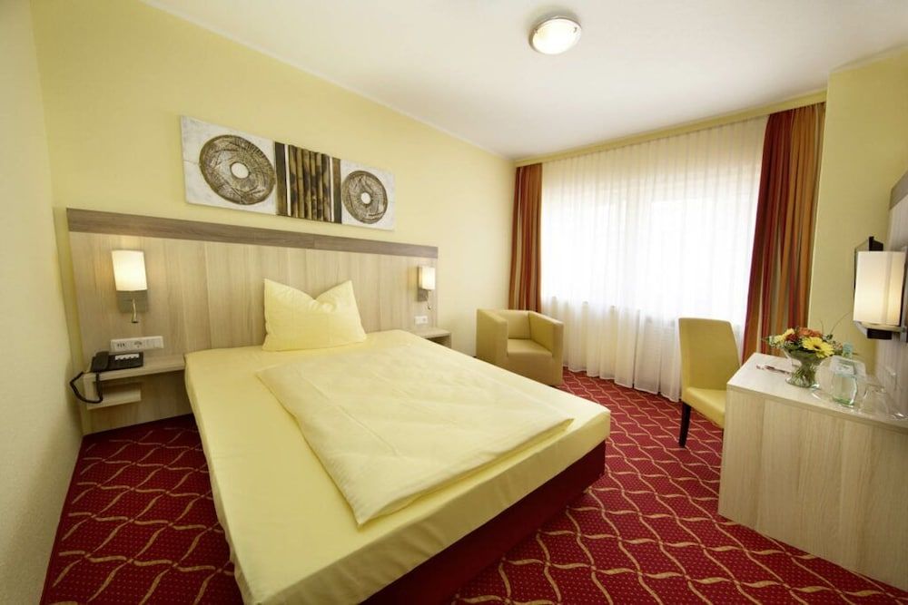 Montana Hotel Köln-Bonn Airport Business Double Room Single Use 2