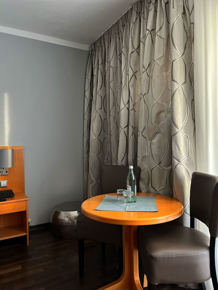 Hotel Prinz Double Room, 1 Queen Bed 25