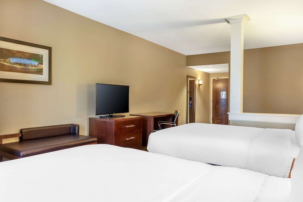 Suite, 2 Queen Beds, Non Smoking