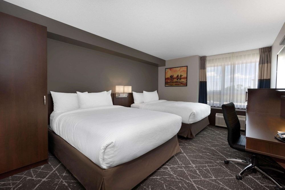 Room, 2 Queen Beds, Non Smoking, Bathtub