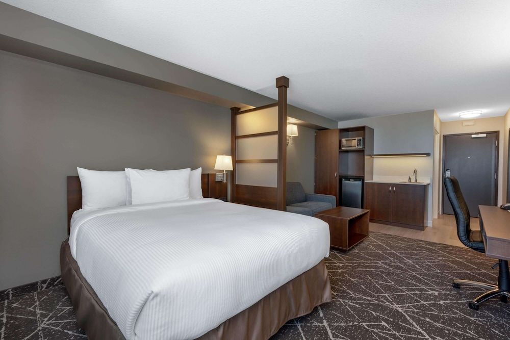 Business Room, 1 Queen Bed, Non Smoking