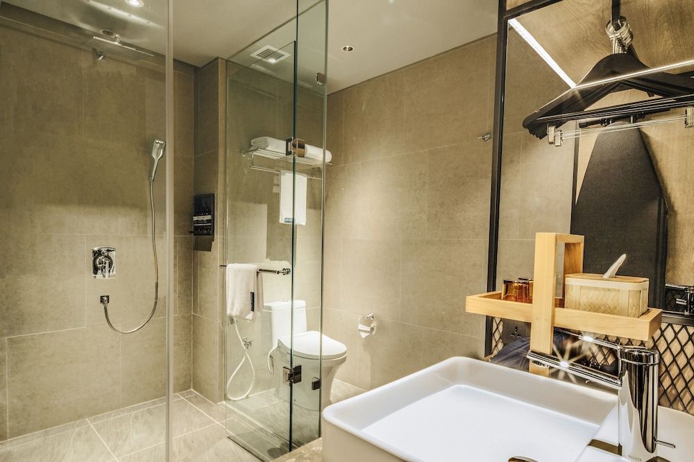 The Botanica Sanctuary Bogor Deluxe Room, Garden View 4