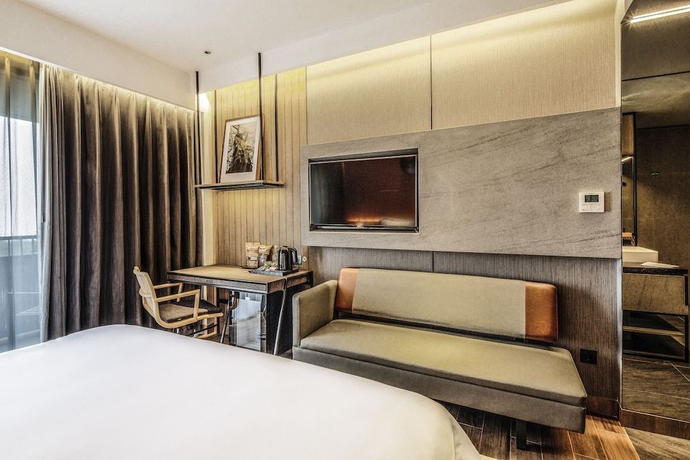 The Botanica Sanctuary Bogor Deluxe Room, Garden View