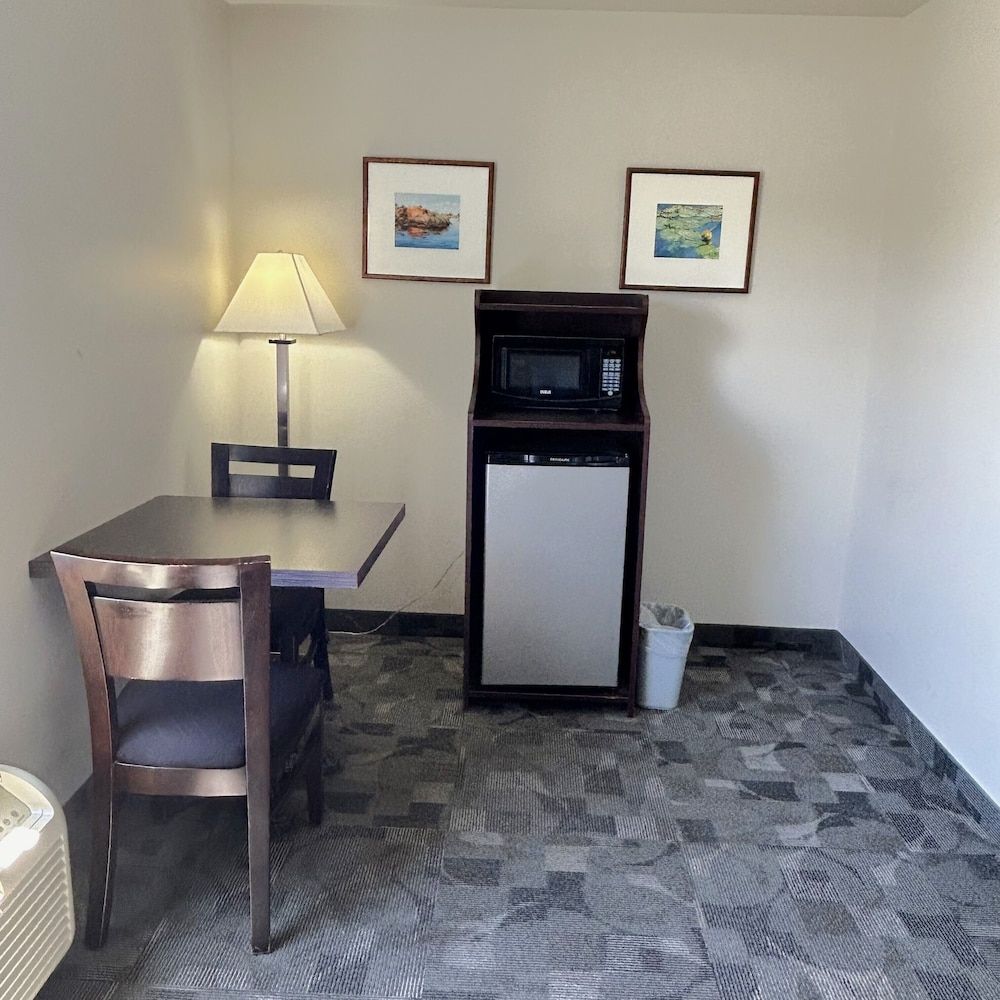 Midland Inn & Suites Extended Room, 2 Queen Beds 5