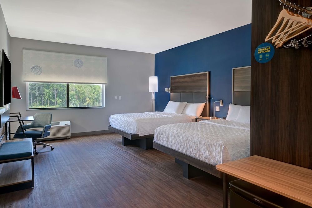 Room, 2 Queen Beds, Accessible (Mobility & Hearing, Roll-In Shower)