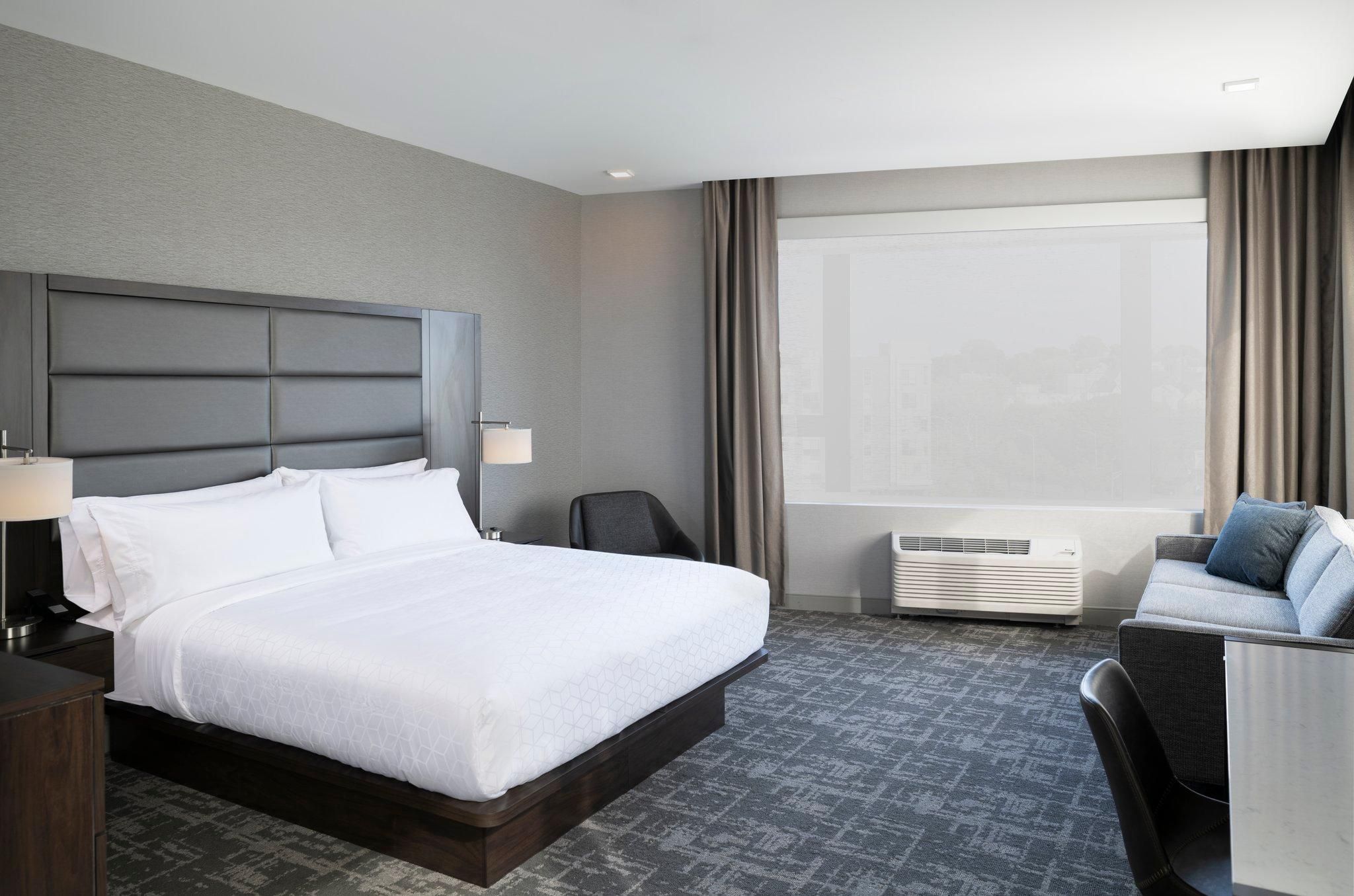 Studio Suite 1 King Corner Room Non-Smoking