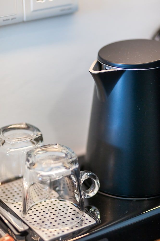 Wesley Hotel Premier King Room 4