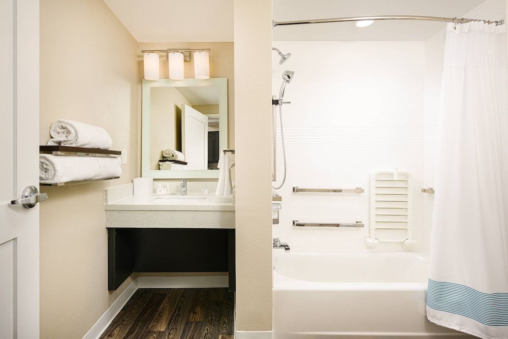 Suite, 1 Bedroom (Mobility Accessible, Tub)