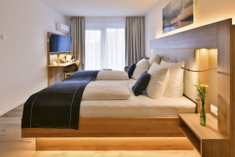 Four Stars by City Hotel Deluxe Double Room, Garden View 5