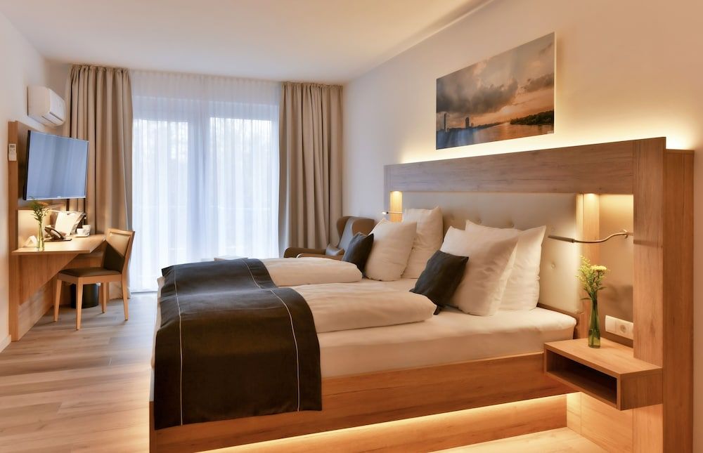 Four Stars by City Hotel Deluxe Double Room, Garden View 4