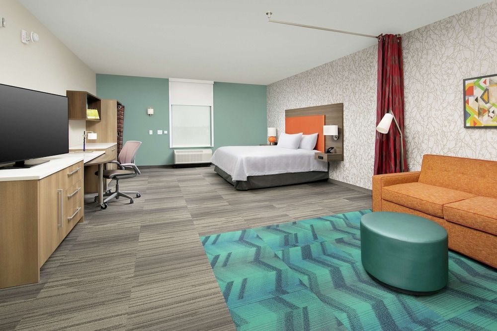 Suite, 1 King Bed, Accessible (Mob/Hearing, Roll-In Shower)