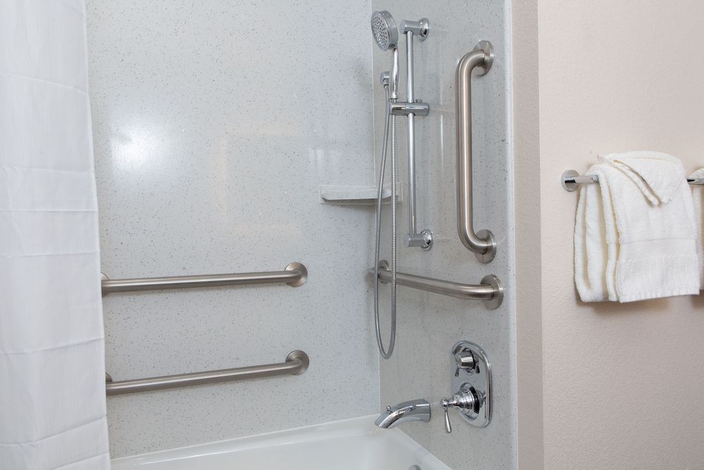 Creekside Inn Deluxe Room, 2 Queen Beds, Accessible 4