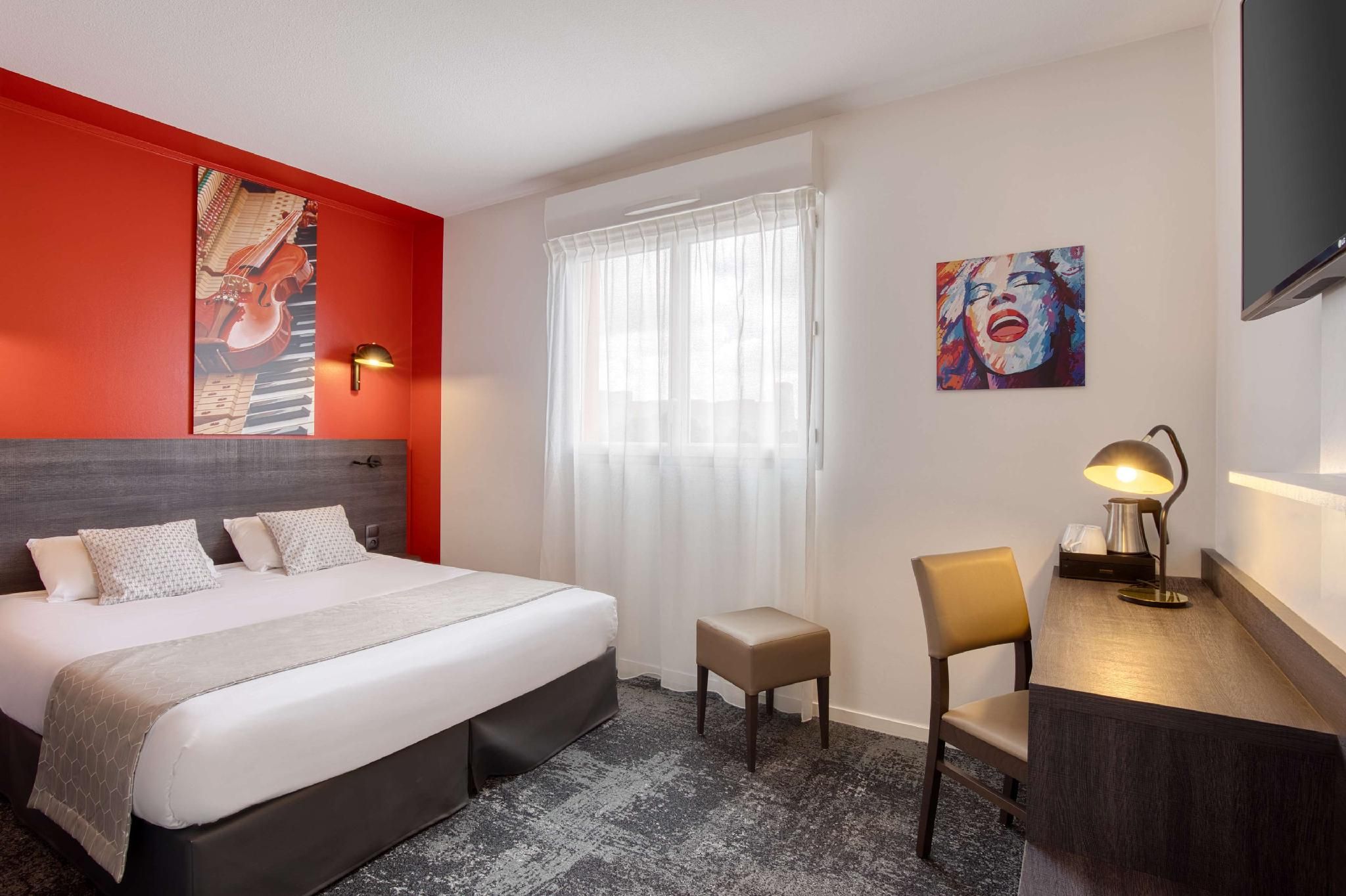 1 Queen Bed, NonSmoking, Superior Room