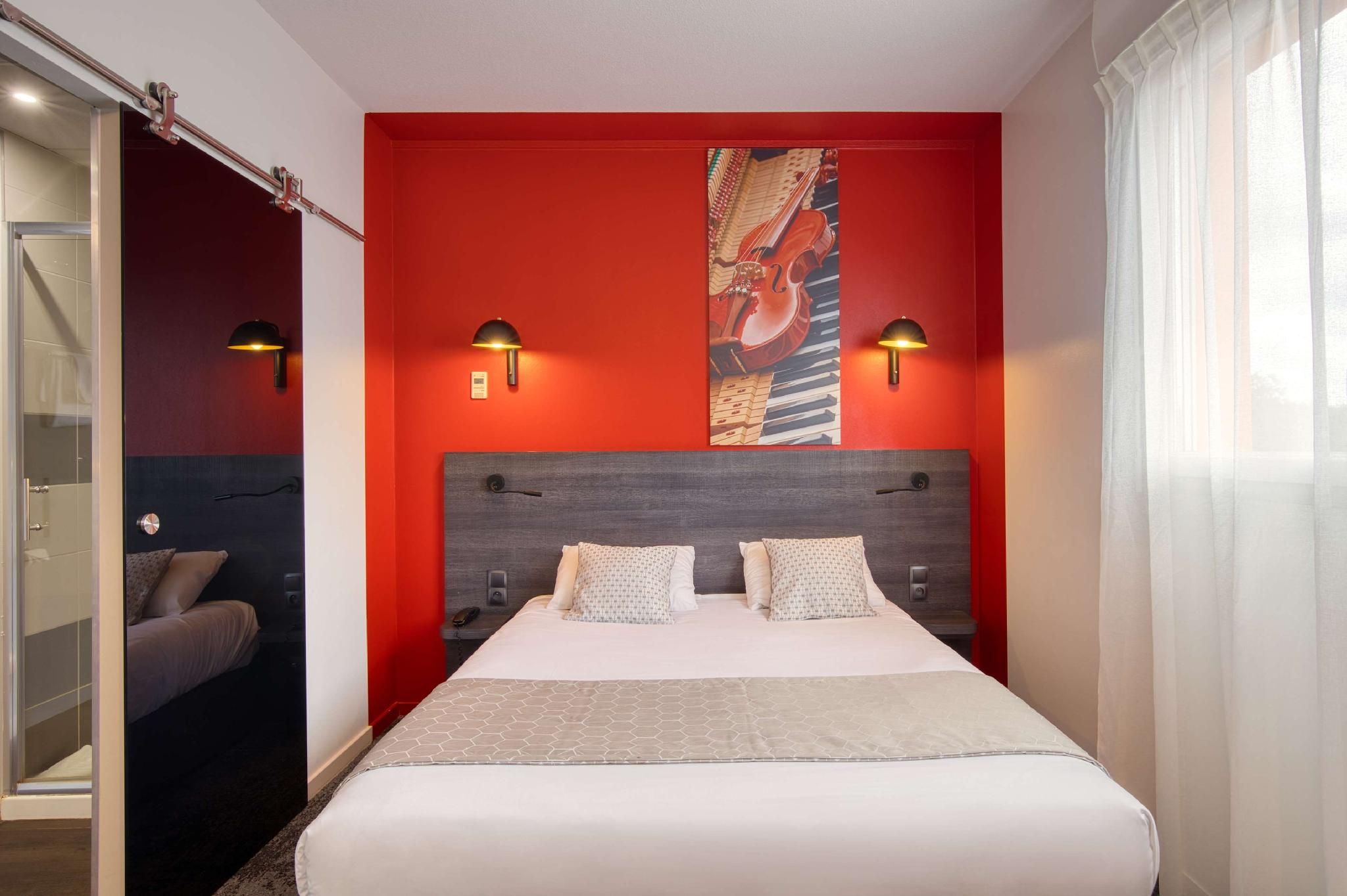 1 Queen Bed, NonSmoking, Superior Room