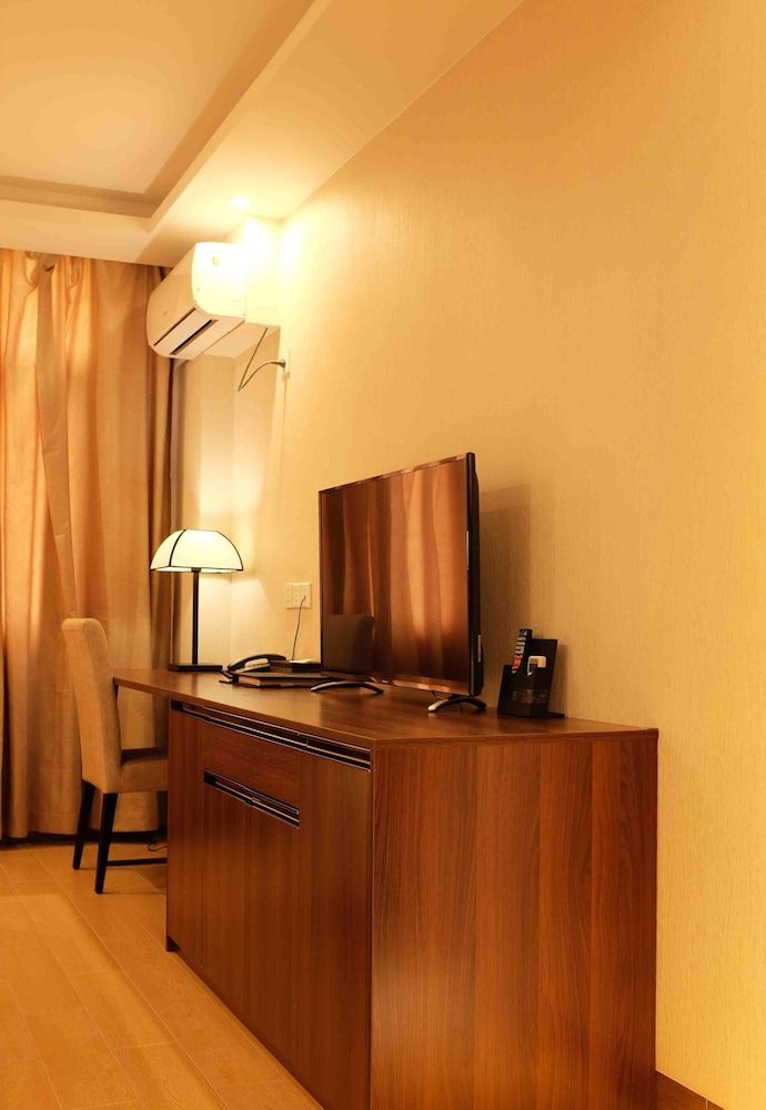 Dmall Hotel Deluxe Room, 1 Queen Bed 10