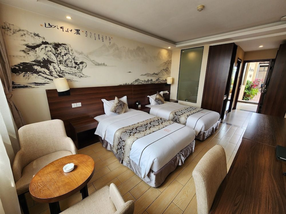 undefined Dmall Hotel 7