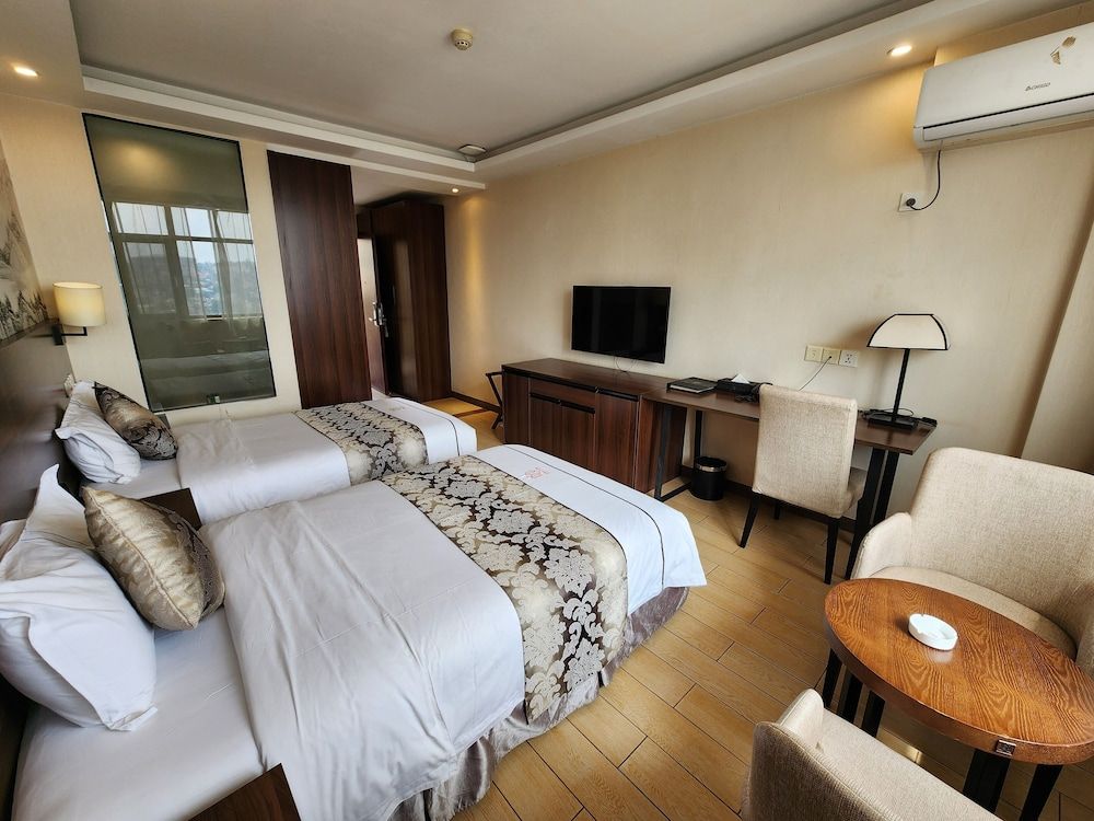 Dmall Hotel Deluxe Twin Room 3