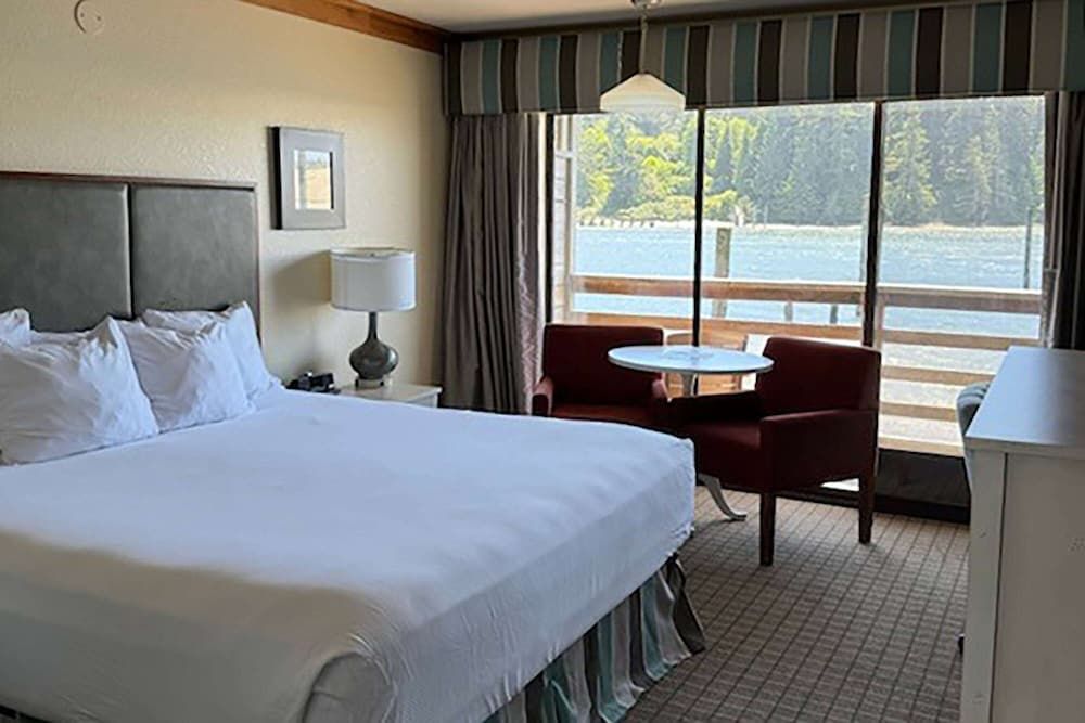 Studio Suite, 1 King Bed, Non Smoking, River View