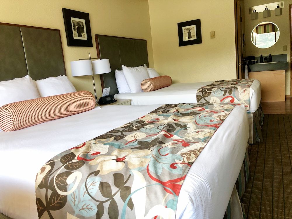 Room, 2 Queen Beds, Non Smoking, River View
