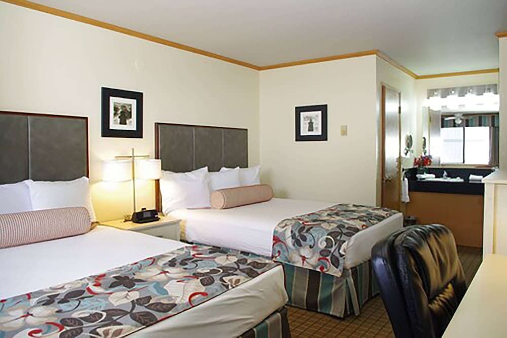Room, 2 Queen Beds, Non Smoking