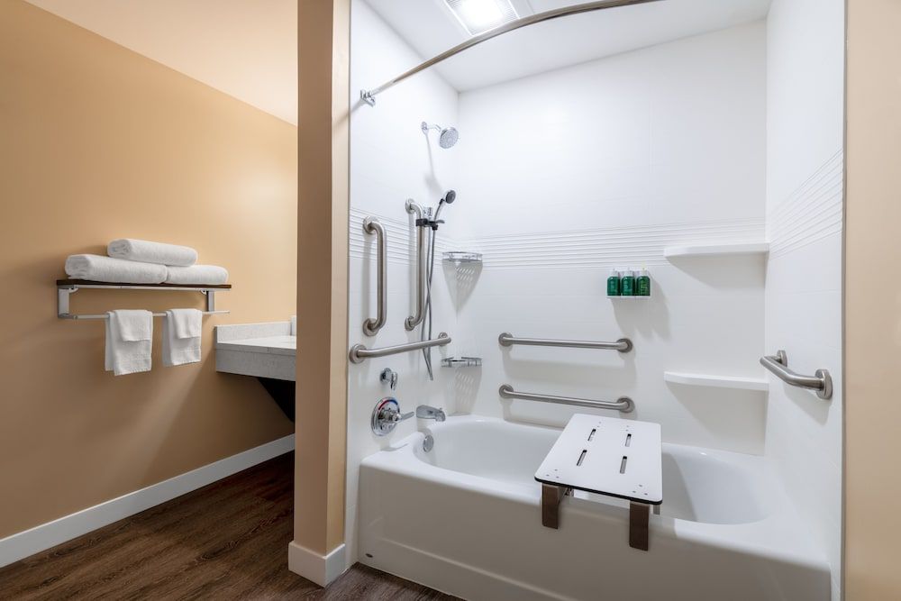 Suite, 1 Bedroom (Mobility/Hearing Accessible, Tub)