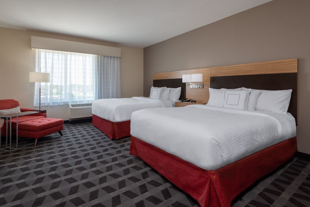 Studio, 2 Queen Beds (Mobility Accessible, Roll-In Shower)