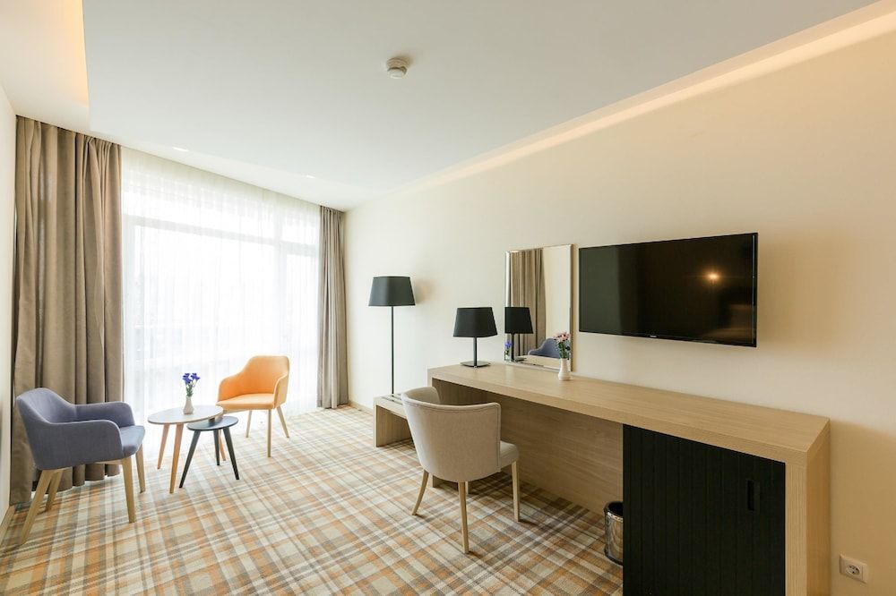 Best Western Premier Batumi Standard Room, 1 King Bed, Balcony, Mountain View 9