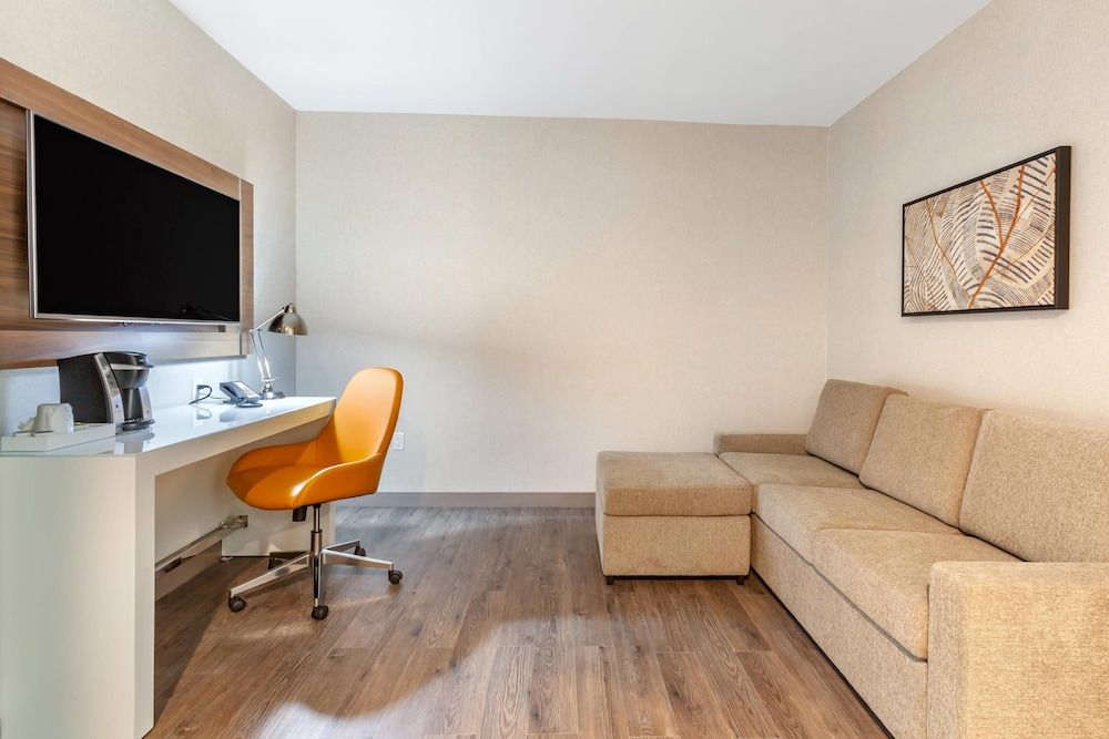 Cambria Hotel Richardson - Dallas Suite, 1 King Bed, Non Smoking 5