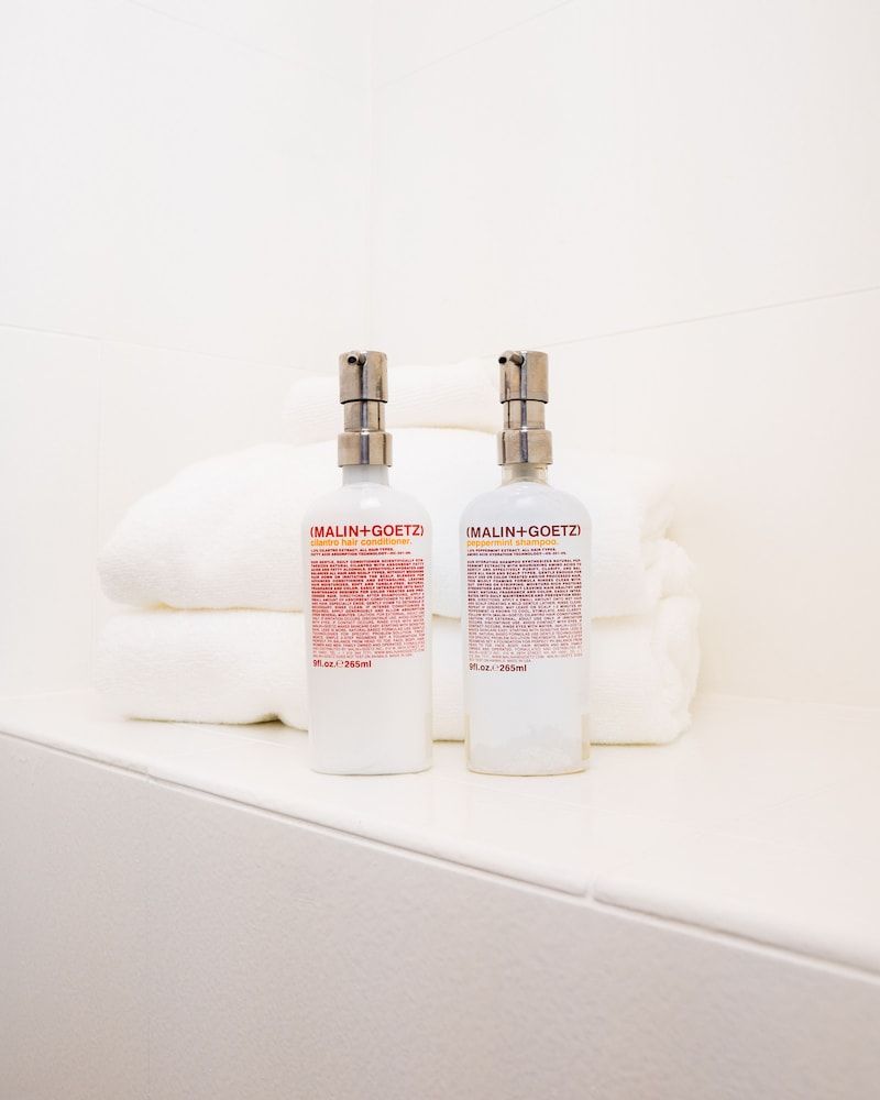 Fleur Noire Hotel Premium Room, 2 Queen Beds 8