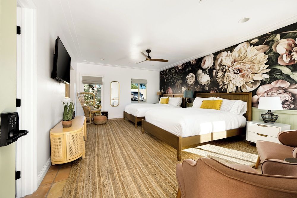 Fleur Noire Hotel Premium Room, 2 Queen Beds 6