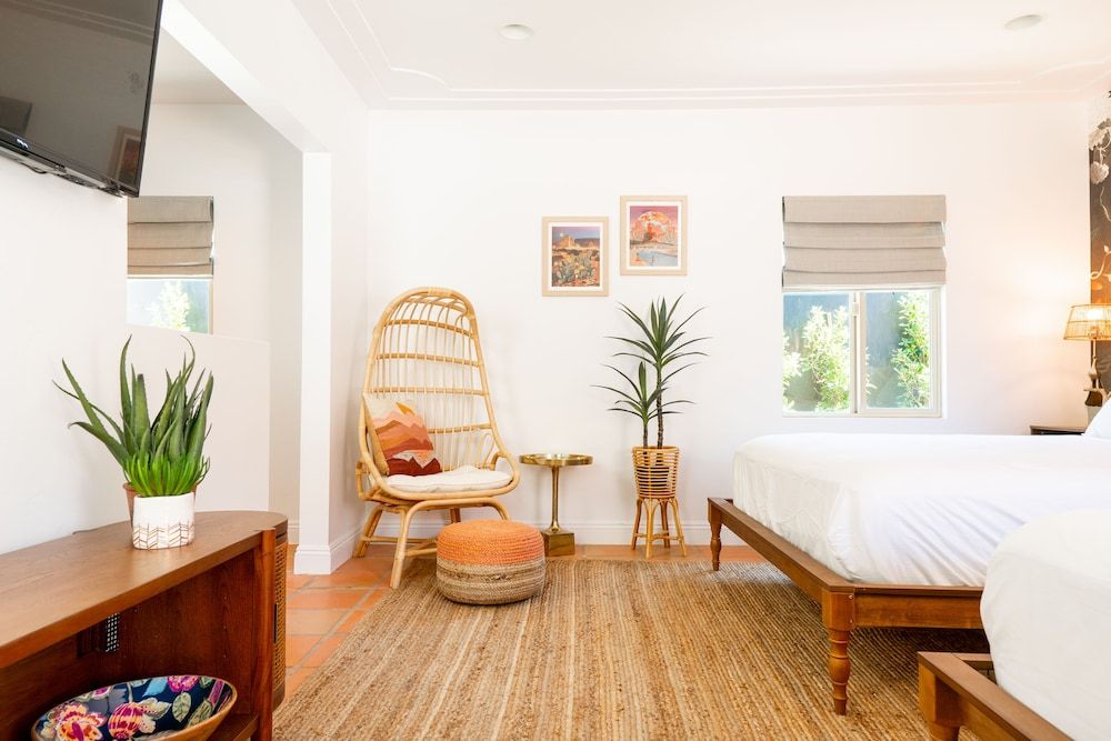 Fleur Noire Hotel Premium Room, 2 Queen Beds 3