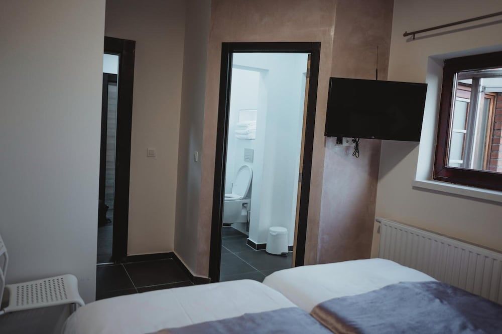 Onyx Hotel Expo Standard Twin Room 7