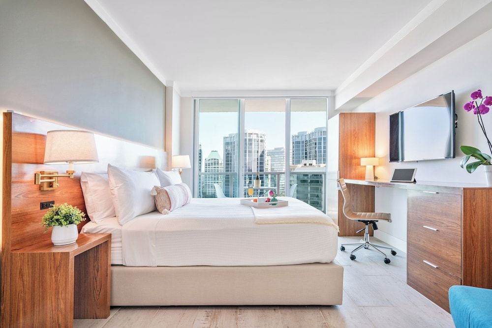 Miami Vacation Rentals - Coconut Grove Comfort Double Room, 1 King Bed, Partial Ocean View1606.01