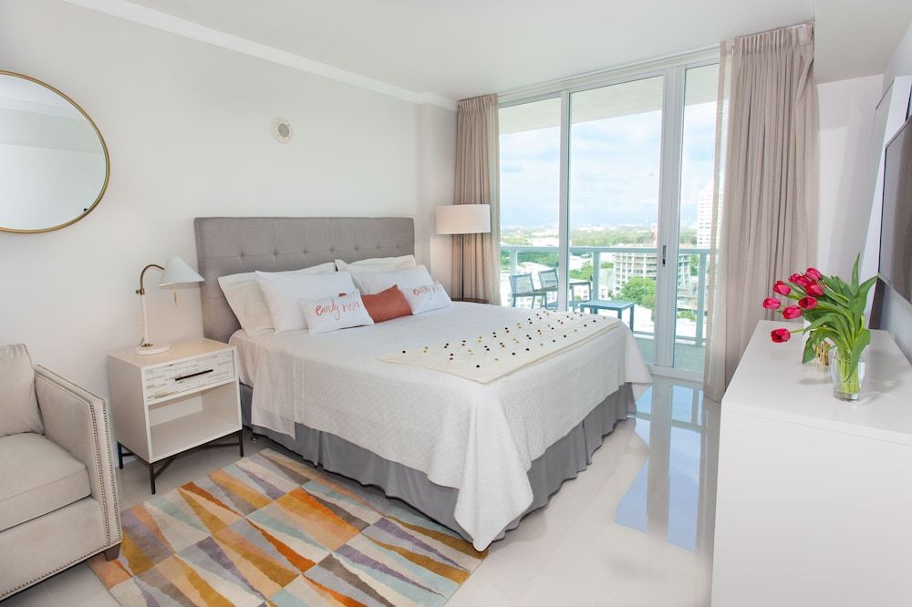 Comfort Apartment, 1 King Bed with Sofa bed, Balcony, Partial Ocean View1608